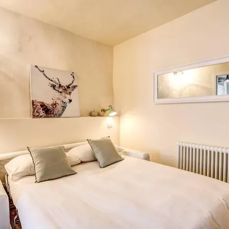 Apartment Appartamento Nel Cuore Di Rocca Di Mezzo Rocca di Mezzo