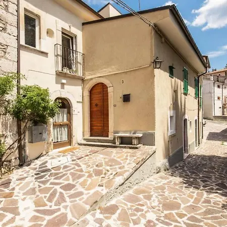 Appartamento Nel Cuore Di Rocca Di Mezzo Apartment *